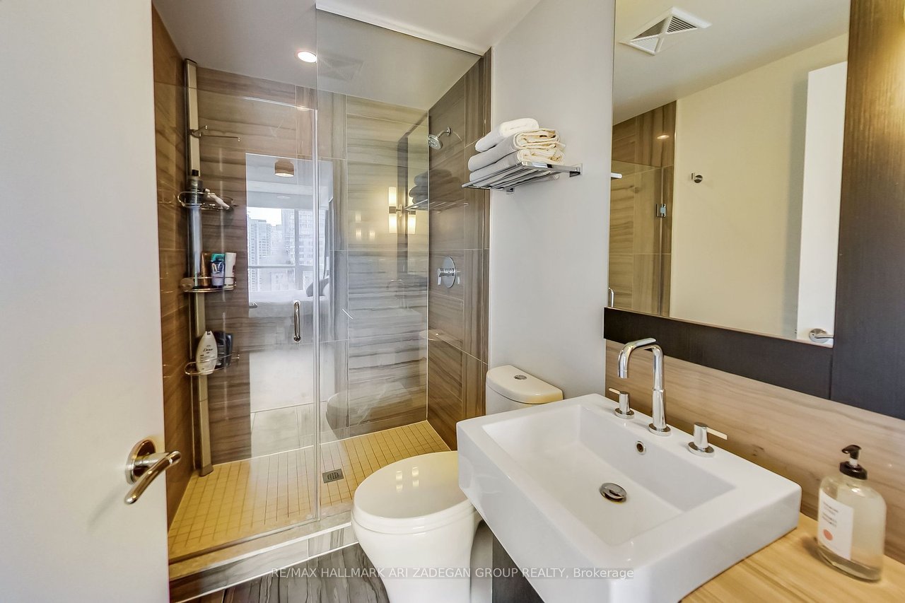 88 Blue Jays Way #1908