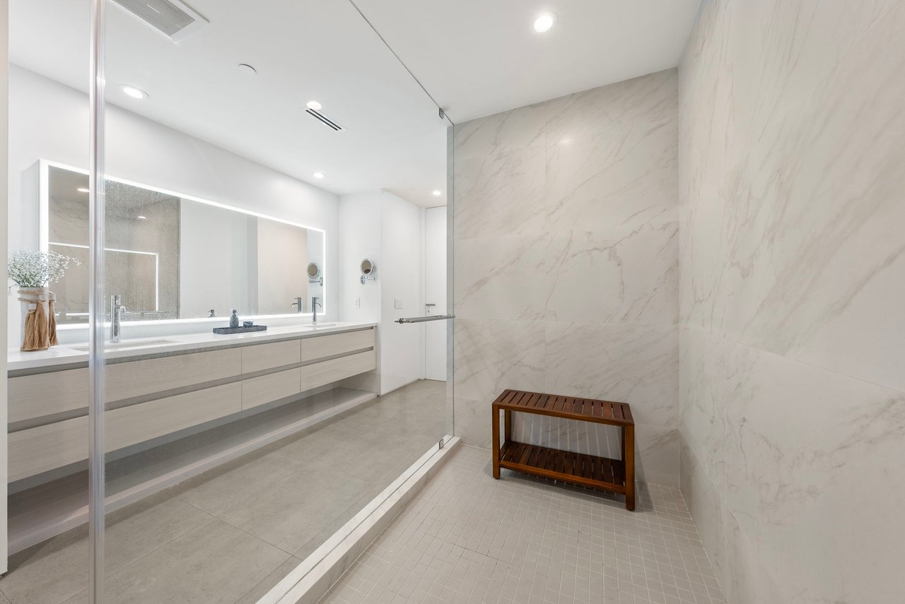 100 S Pointe Drive, Residence 1906/07