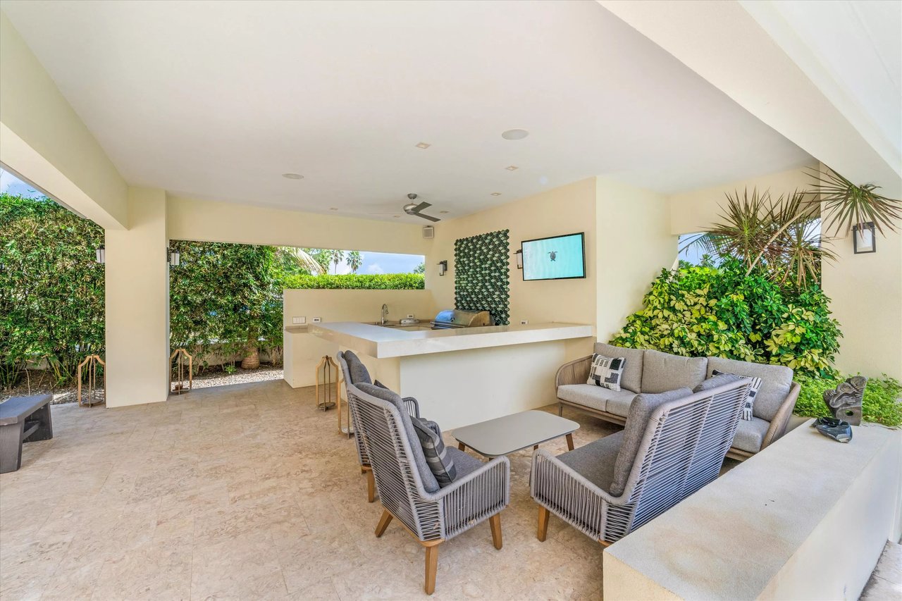 Crystal Harbour, Cayman Islands