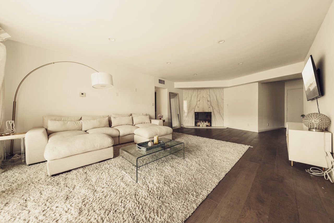 11970 Montana Ave #207