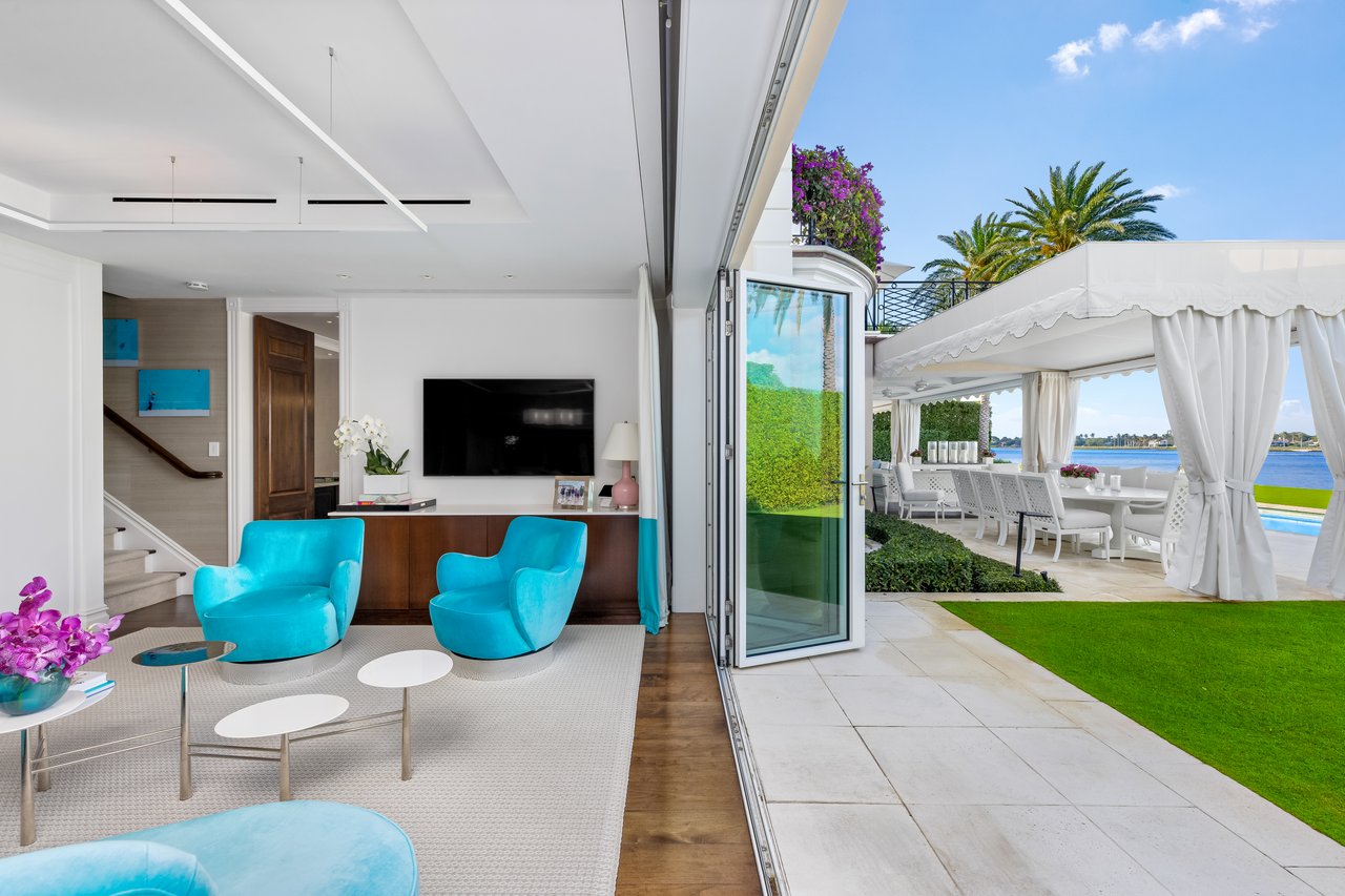 Georgian Waterfront Mansion on Everglades Island