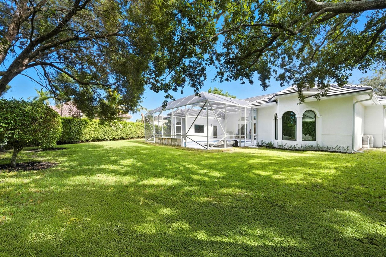 2557 Seminole Circle