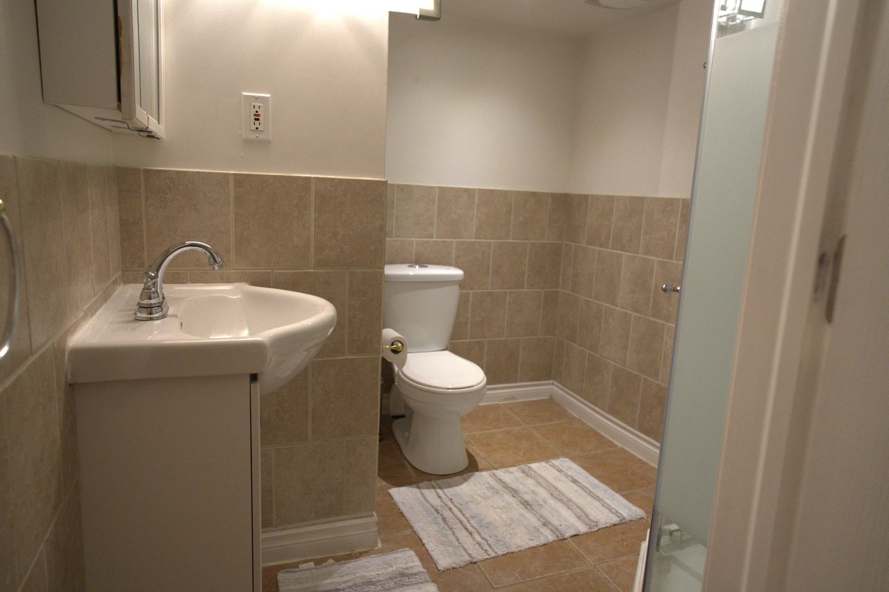 Baby Point Basement 1 Bedroom Unit 