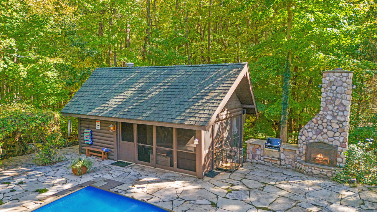 14657 Lakeshore Road