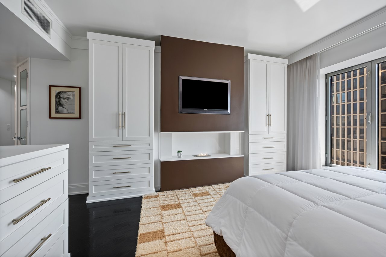 950 N Michigan Ave #2704