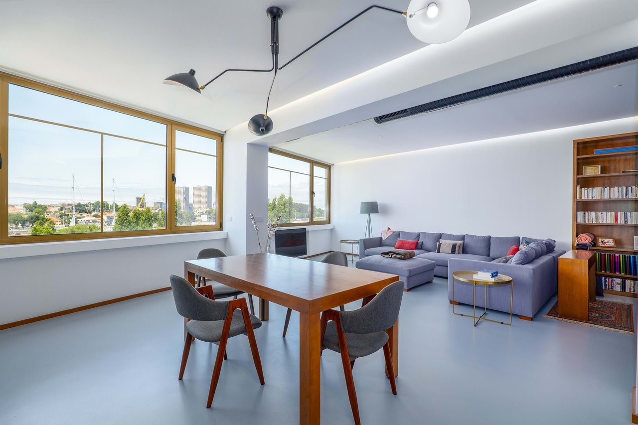 2 Bedroom + 1 Loft with Harbor Views in Central Matosinhos