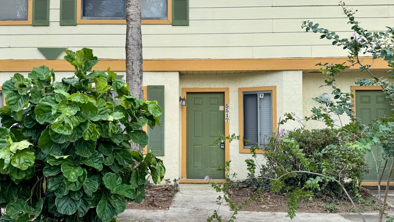 Lake Baldwin Area Townhouse with Private Garden Patio