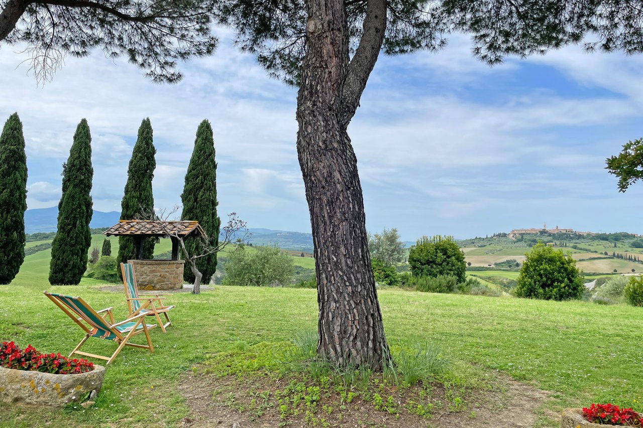 UNA FINESTRA SU PIENZA