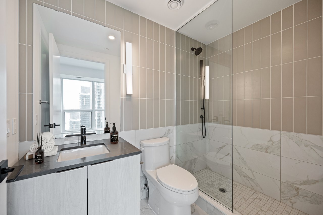 327 King Street W, Toronto C01 Unit: 3806