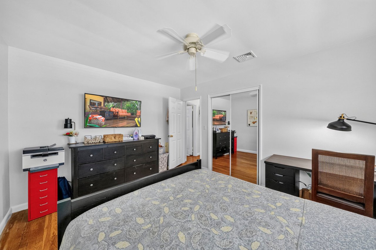 24 Beacon St