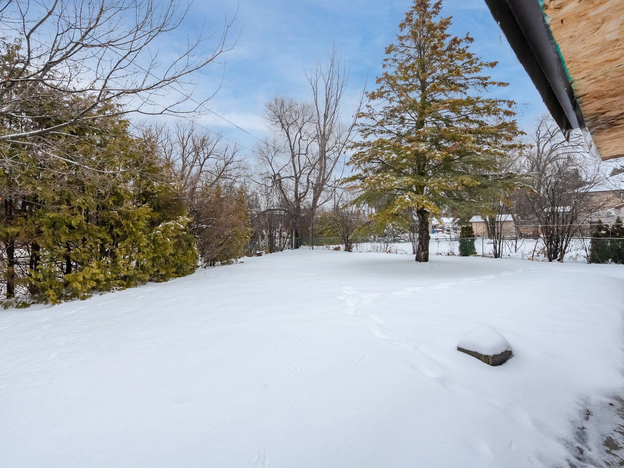 28 Lakeland Crescent