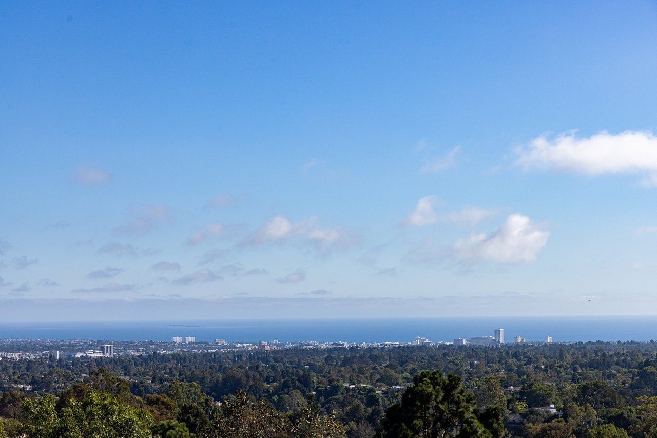 815 N Tigertail Rd, Brentwood 