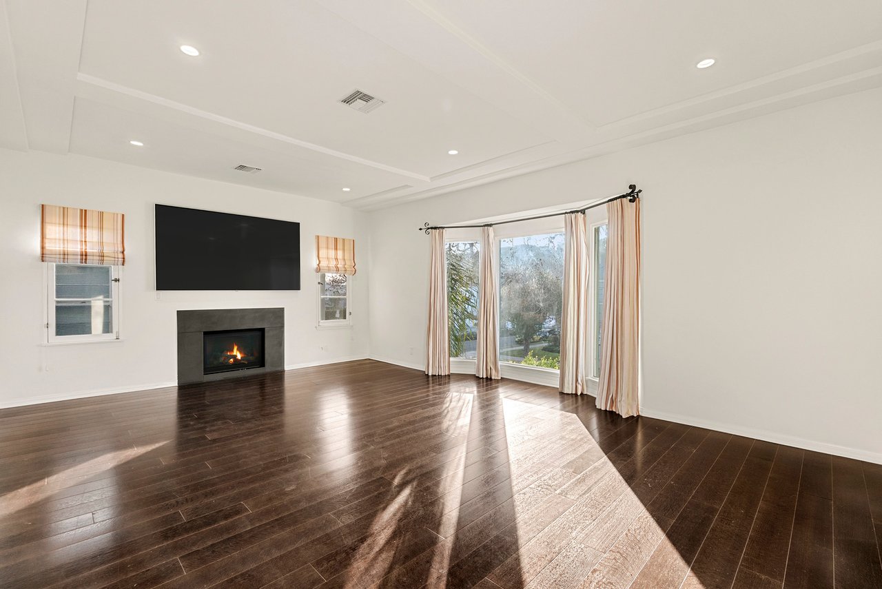 104 N Harper Ave, Beverly Grove