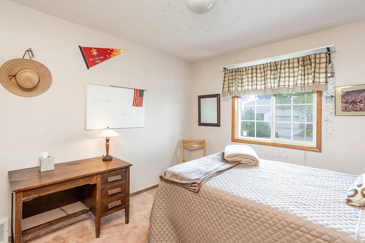 9706 N Ridgecrest Dr