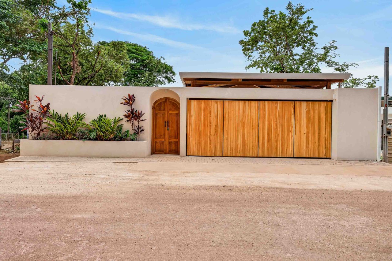 Casa Senderos | 4-Bedroom Tropical Home with Private Pool in Tamarindo