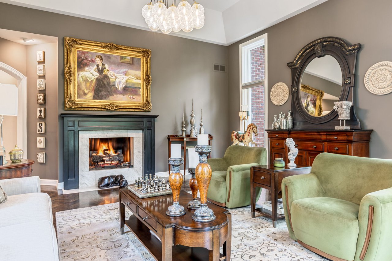 11 Lake Forest Court W
