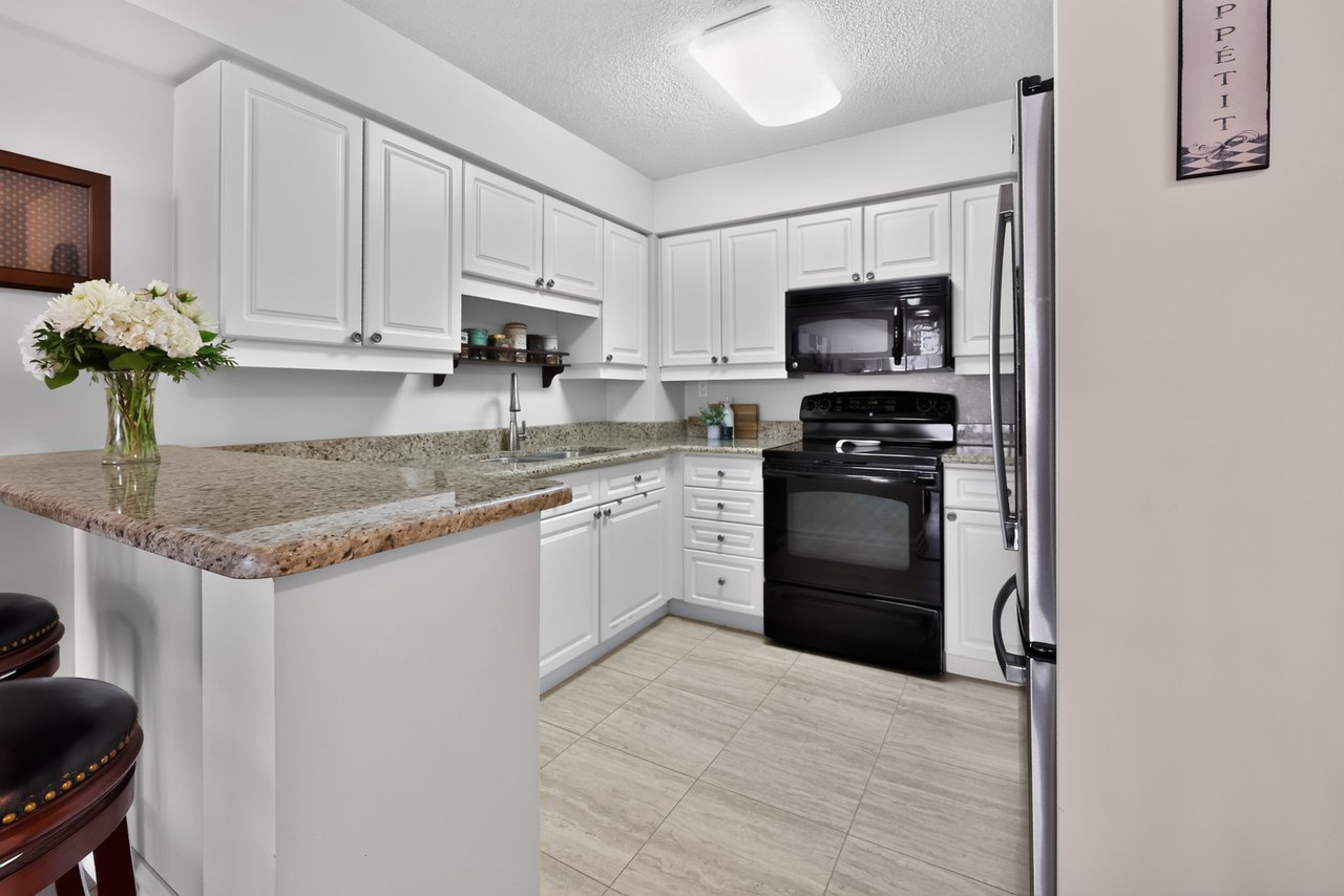211-221 Robinson Street, Oakville