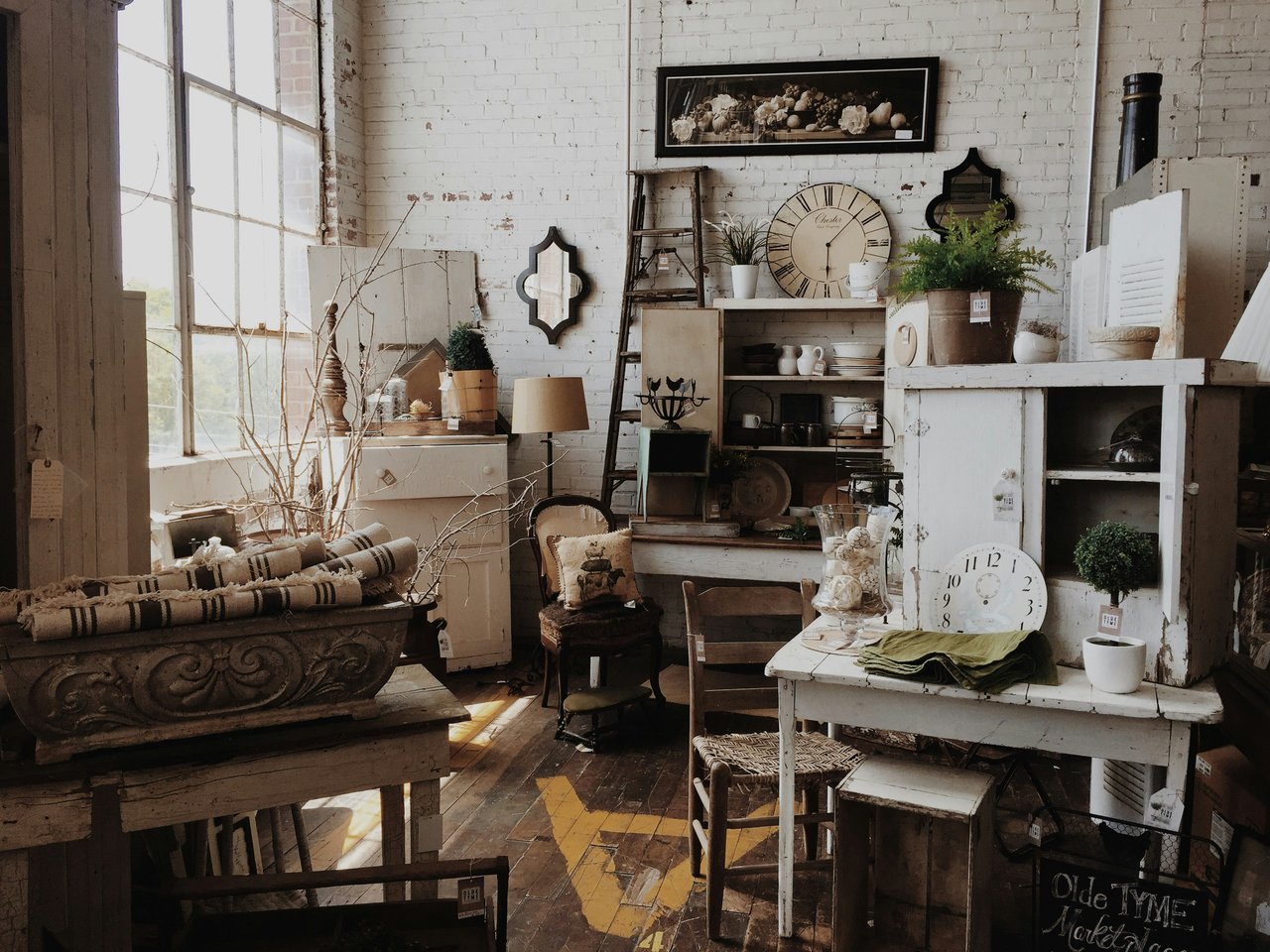 Timeless Finds: The Top Places to Source Vintage Decor in the Bay Area