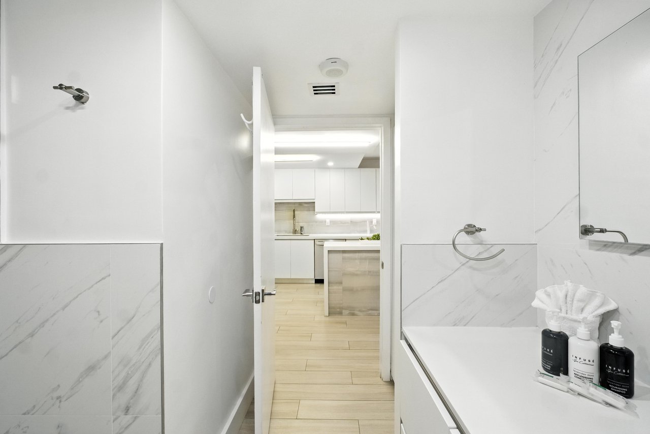 2301 Collins Ave #318  