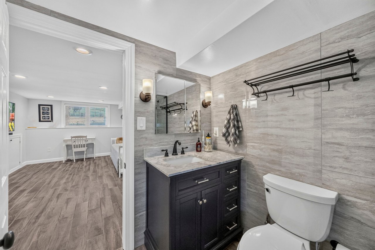 24 Beacon St