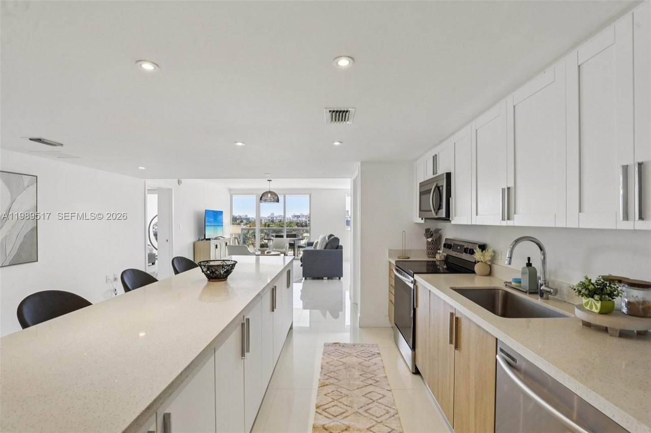 1100-100-street-703-fl-condo-for-sale-kitchen