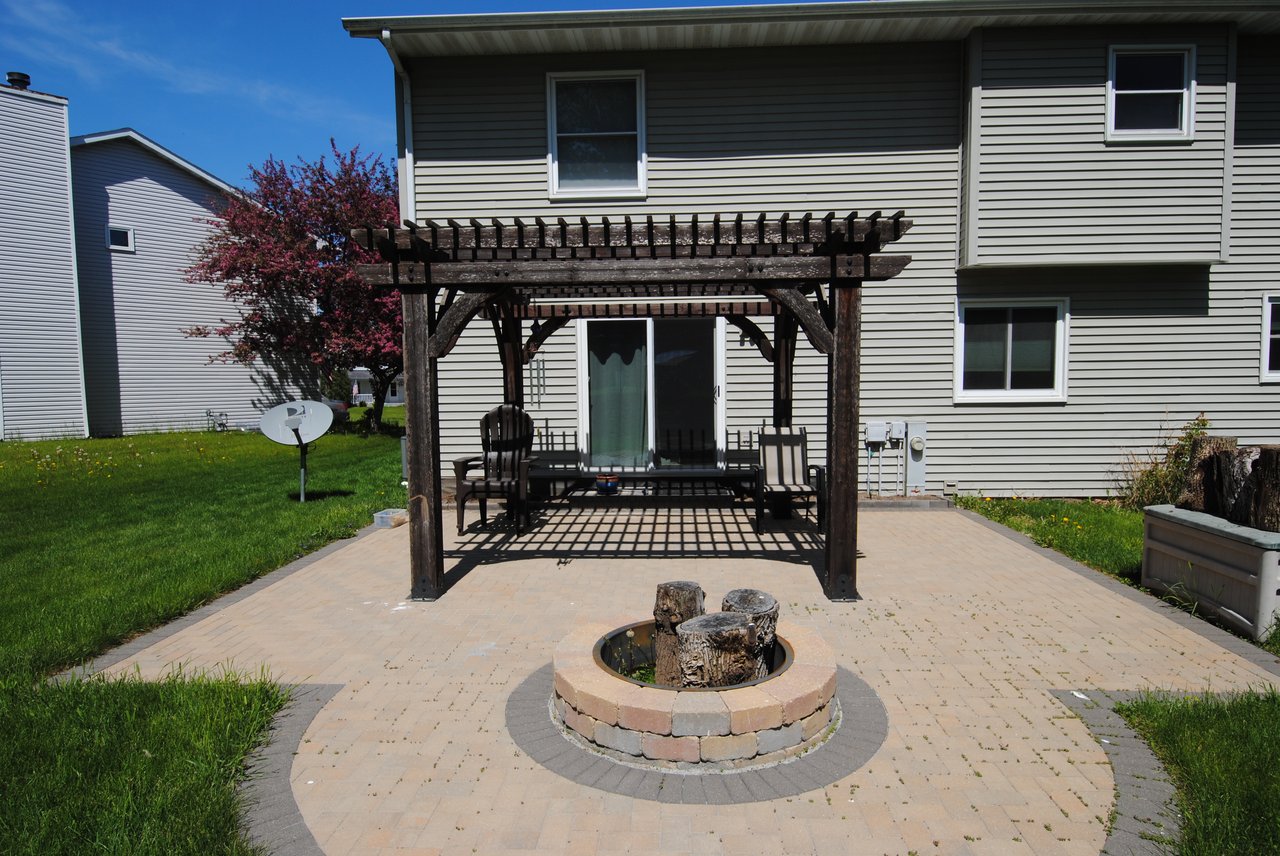 1116 Redwood Court