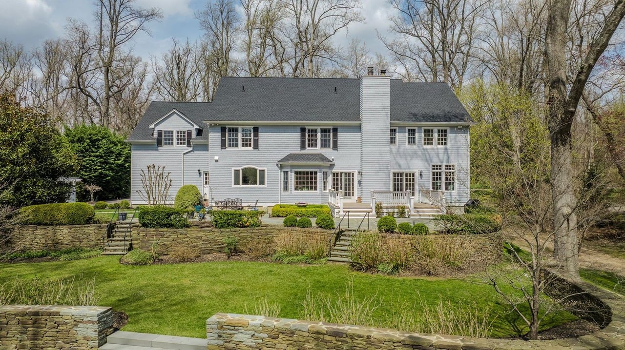 51 Lloyd Ln