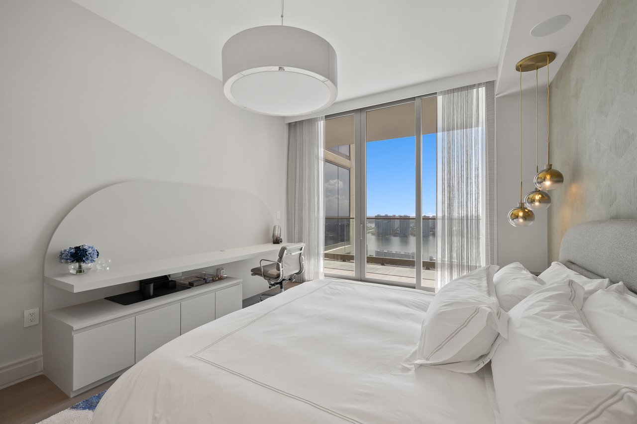 17901 Collins Ave # 3003