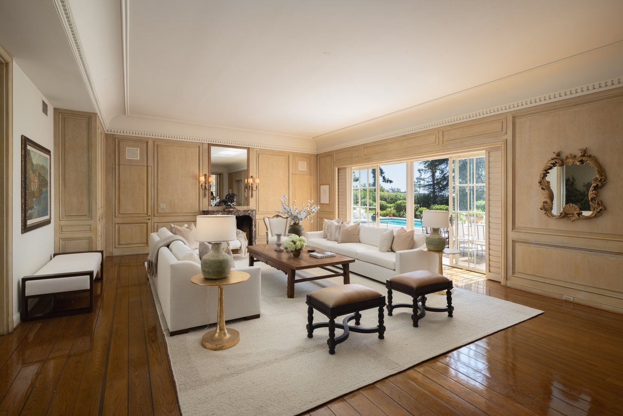 1025 N Crescent Dr, Beverly Hills