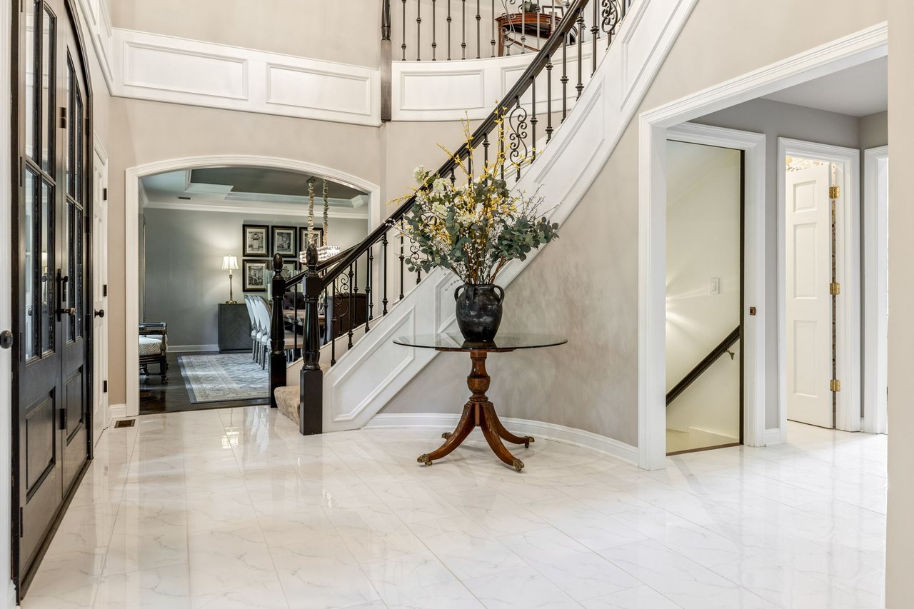 11 Lake Forest Court W