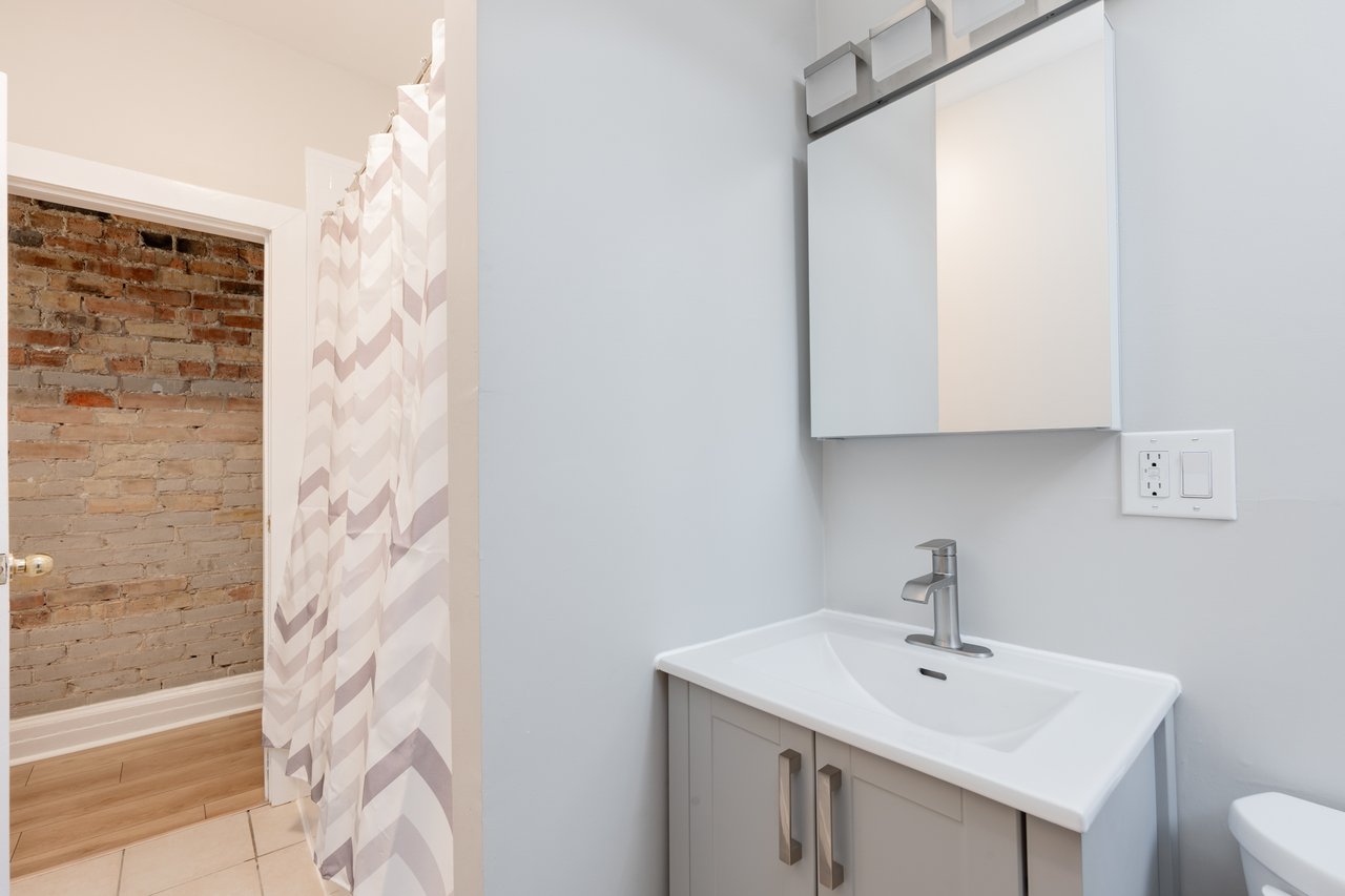 15 Indian Rd Cres #Upper