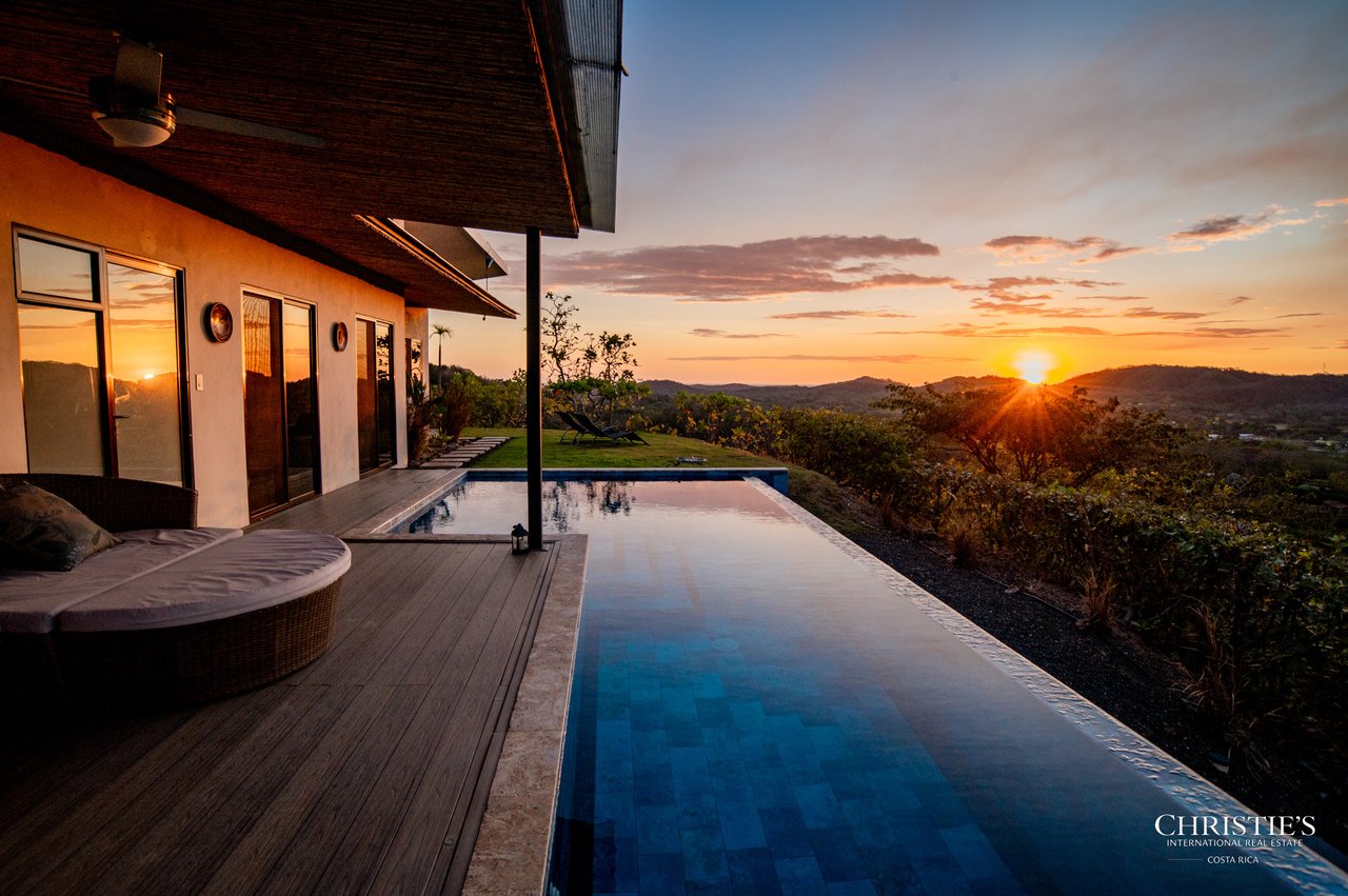 Toltec Estate & Casa Lunax Oceanview Investment Compound