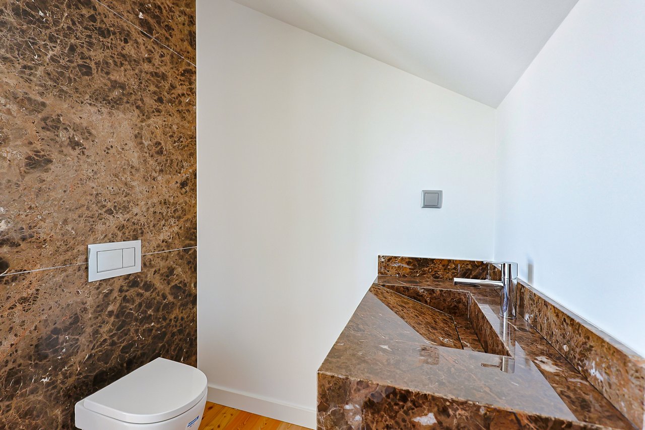 3-BDR Duplex with Sea View, Balcony & Private Lift in Monte Estoril