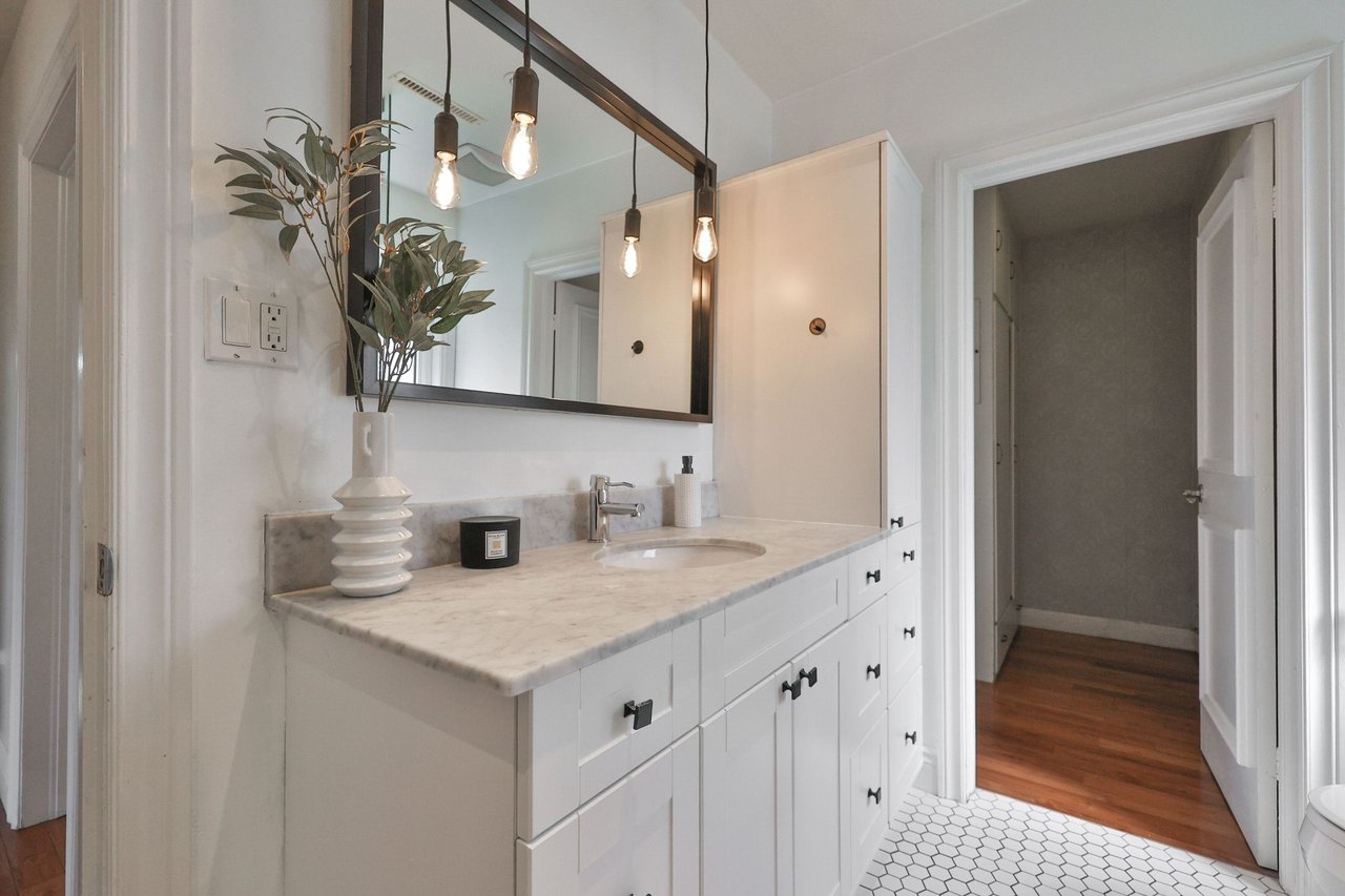 1439 Larchview Trail