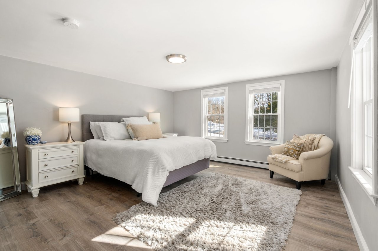 Adorable Farmhouse Right Off Route 3 in Hanover 