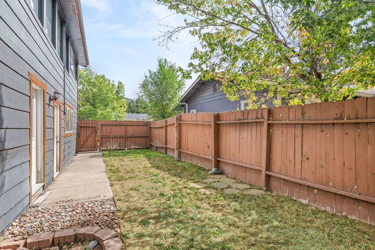 Spacious Mid-Valley Residence Near Crown Mountain Park