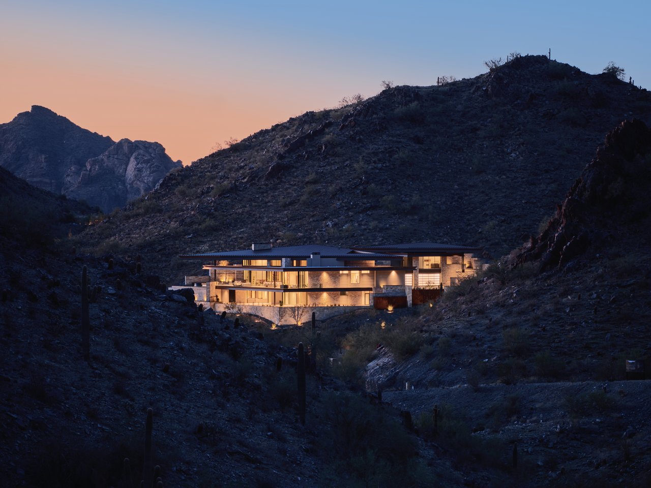 Hillside modern luxury estate in Arizona