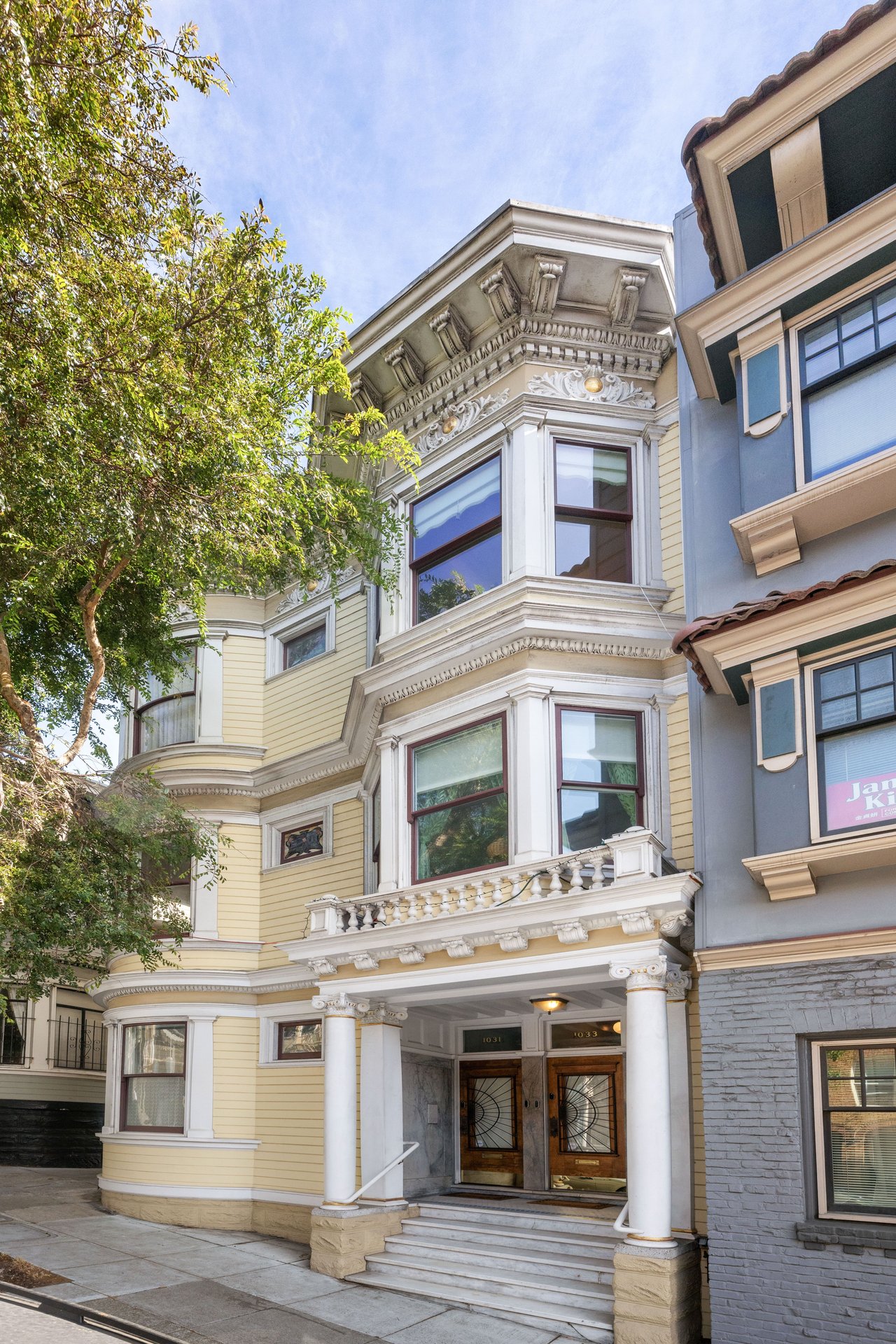 Gracious Top - Floor Victorian with Exceptional Light & Buena Vista Views