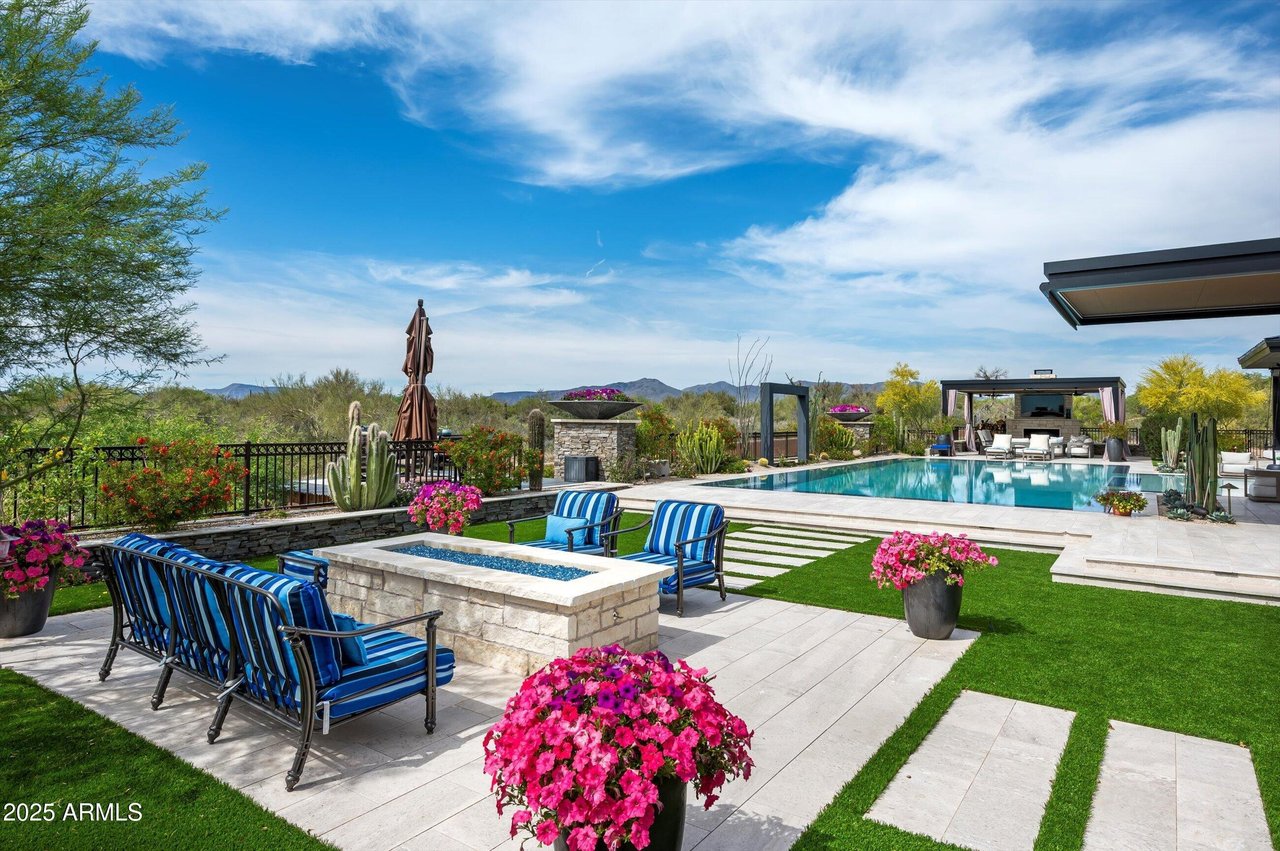 8328 E WHISPER ROCK TRL