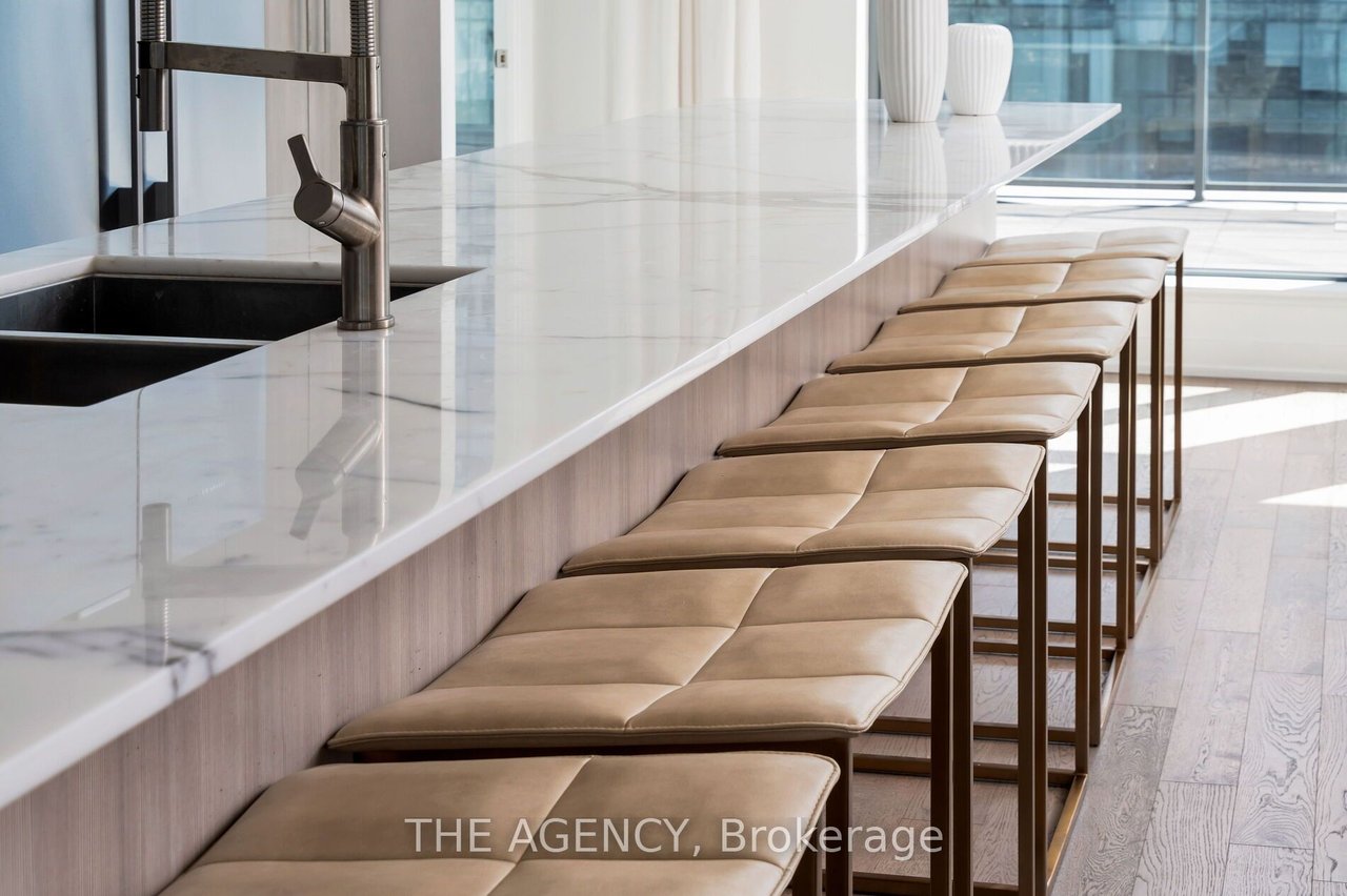 KING WEST LUXURY 