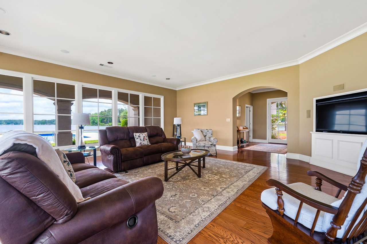 745 S Chickasaw Trail
