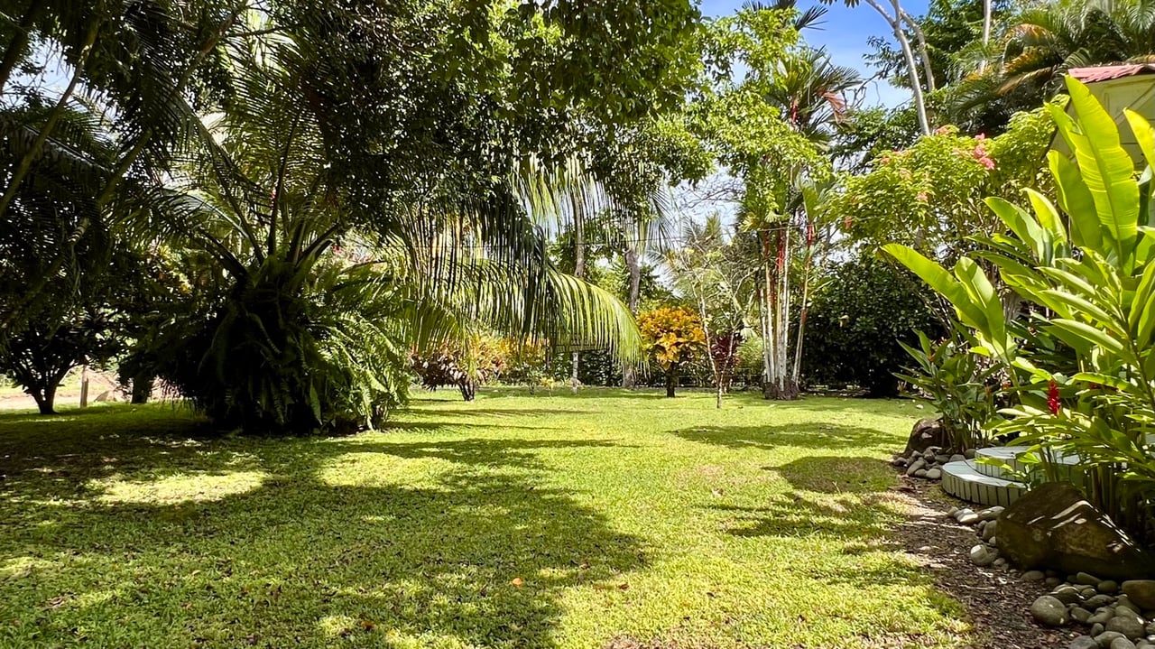 Home, 2 Rental Cabinas & Expansion Potential in Ojochal