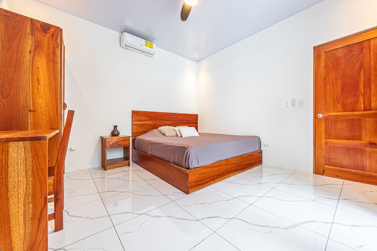 Comfortable 3-Bedroom Pool Home Near Beaches, Parks, and Restaurants