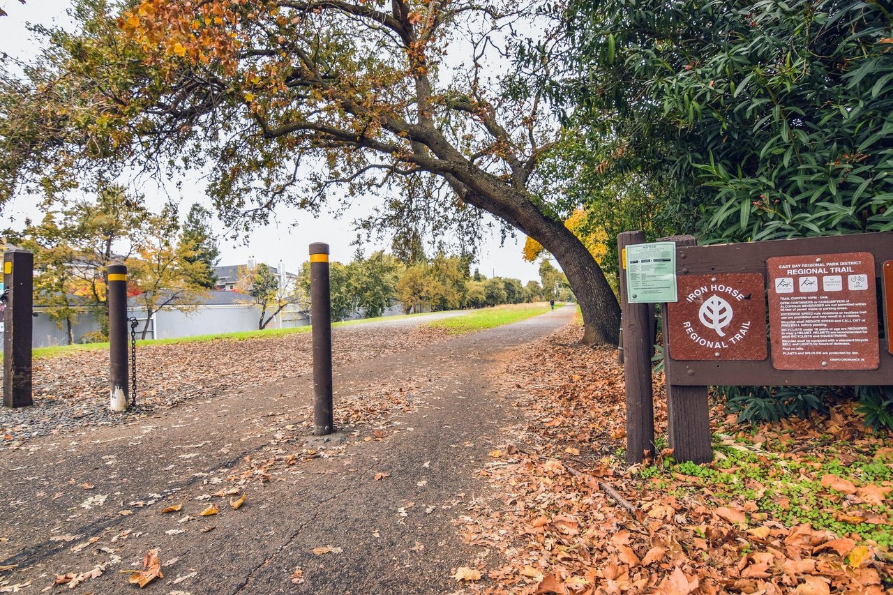 2677 Oak Rd. #202, Walnut Creek