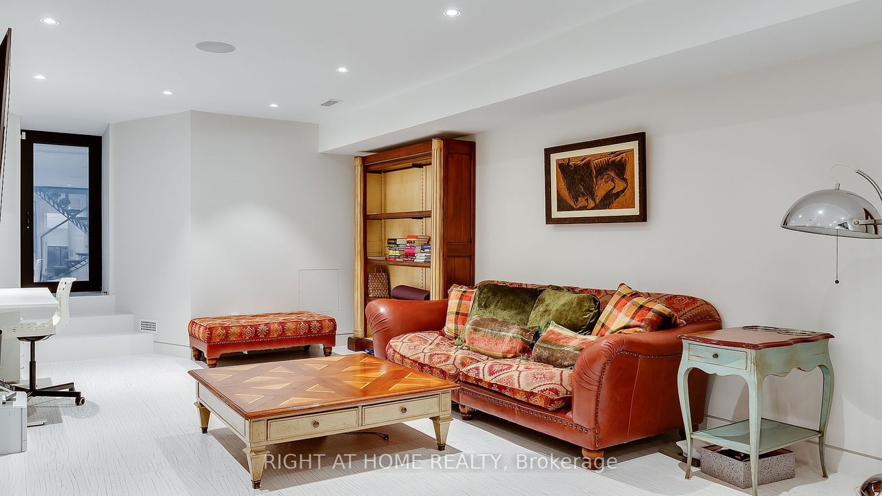 YORKVILLE FORESTY LUXURY