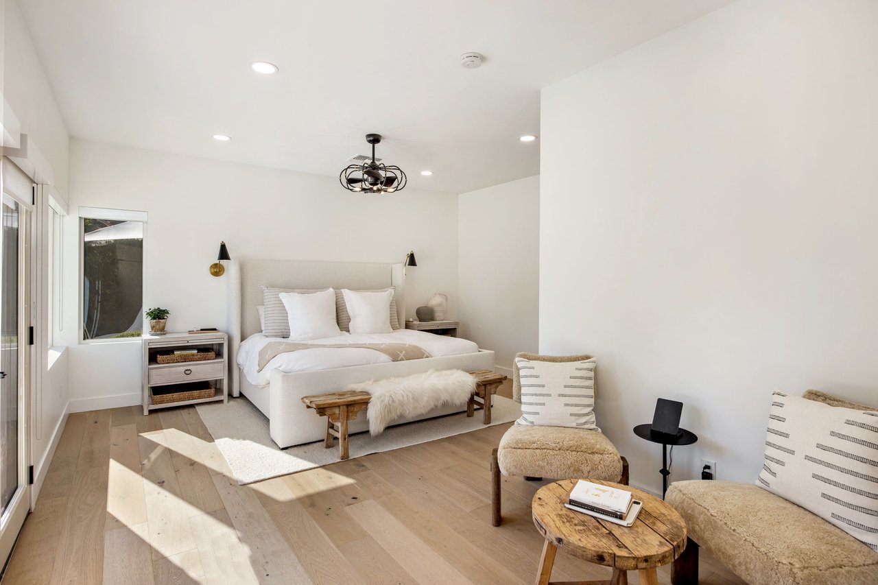 4119 E Indianola Ave