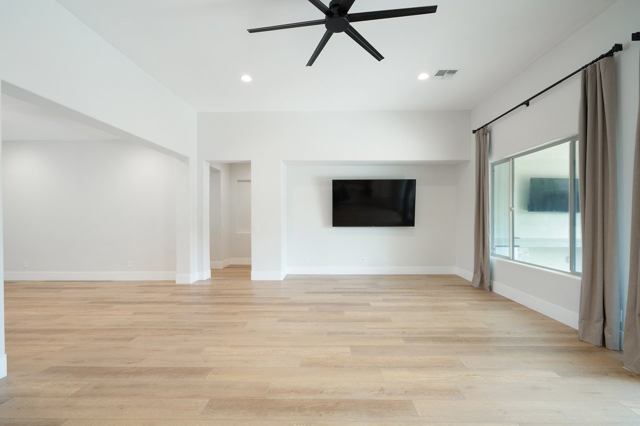 5537 E VIA CABALLO BLANCO