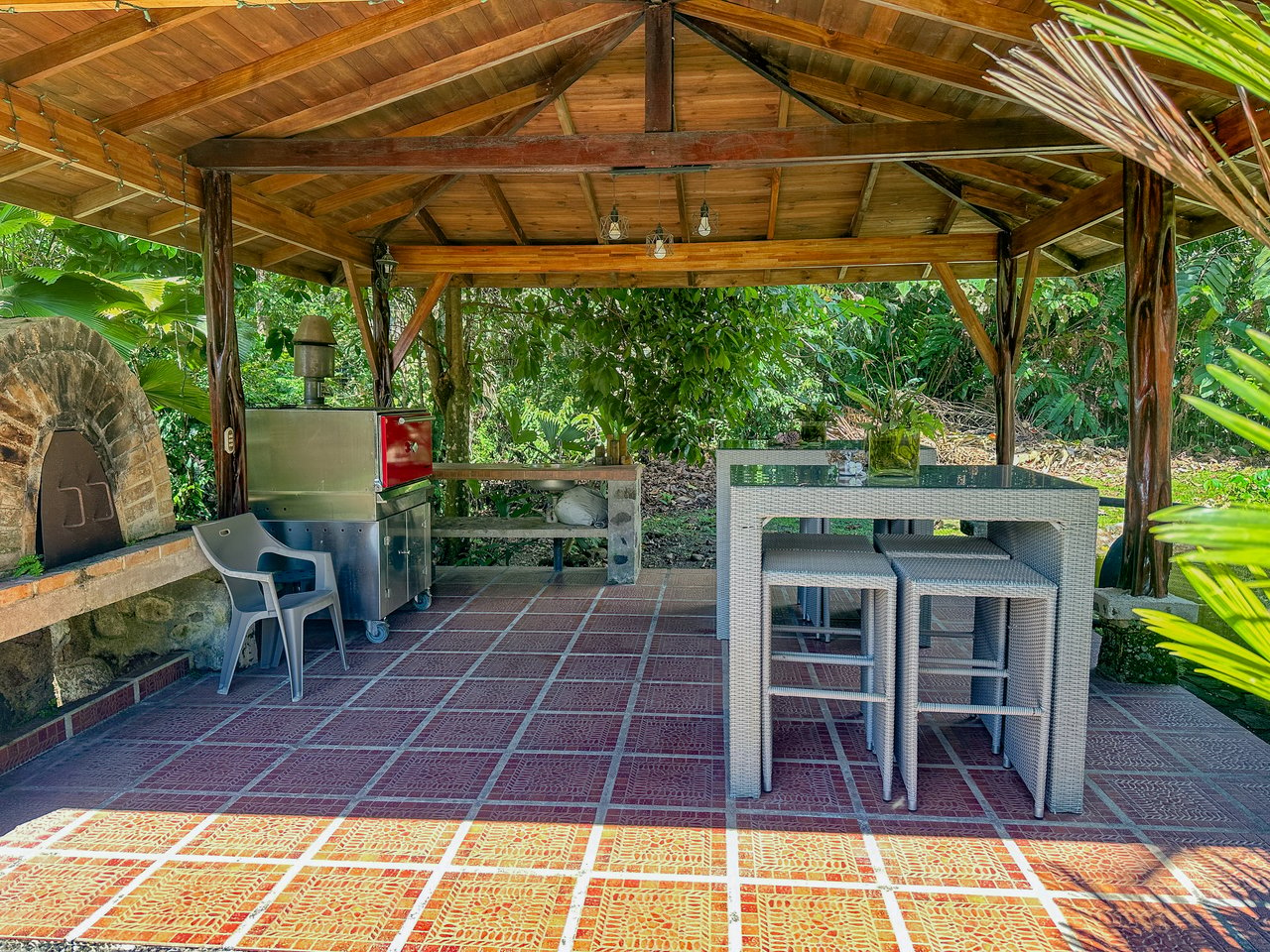 A riverfront 3-bed home on a large property In Ojochal, Costa Rica