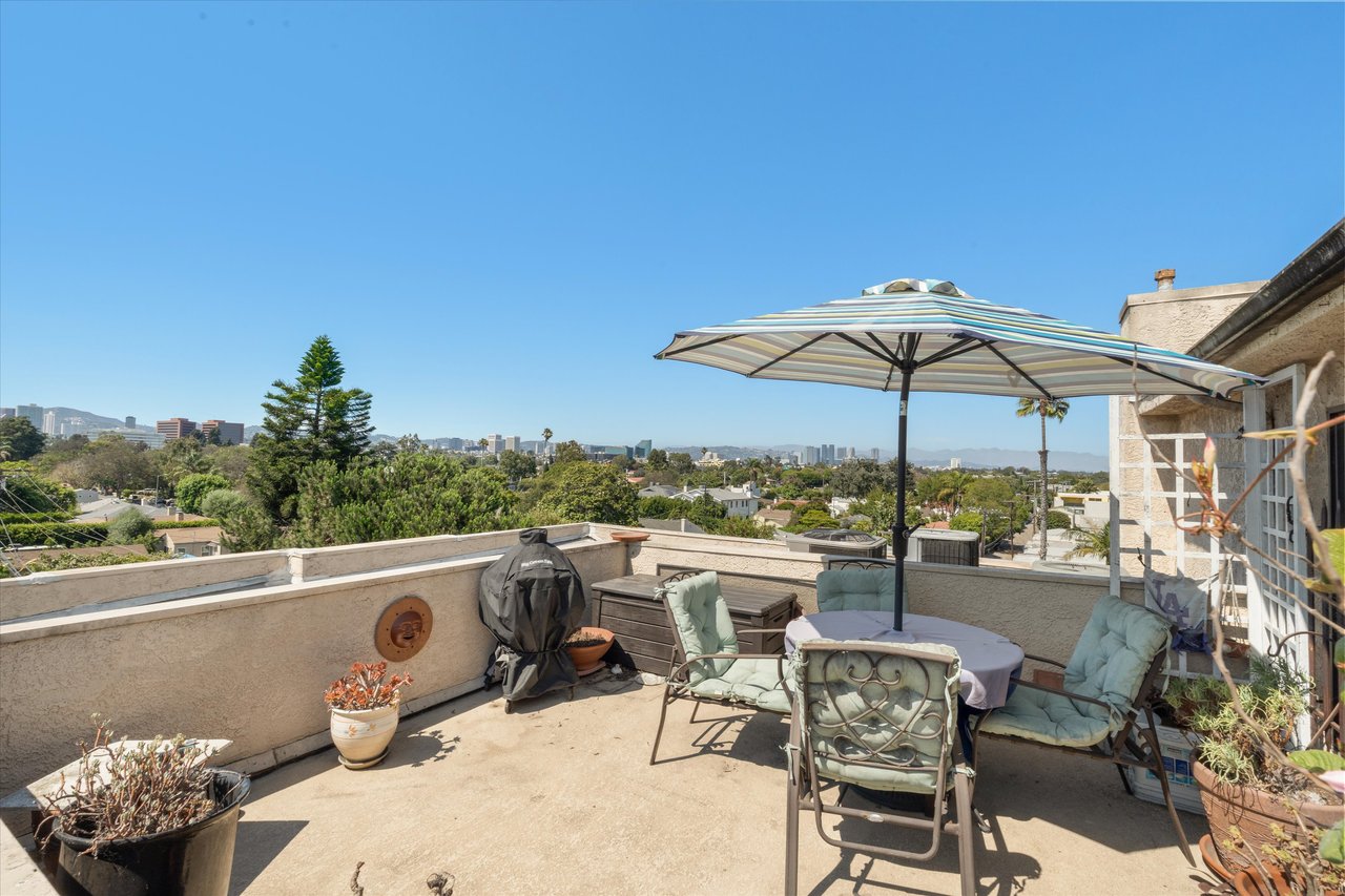 12321 Ocean Park Blvd #17