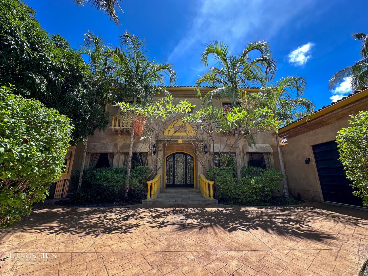 Golf-Front Tuscan-Style Estate – Villa Tuscana